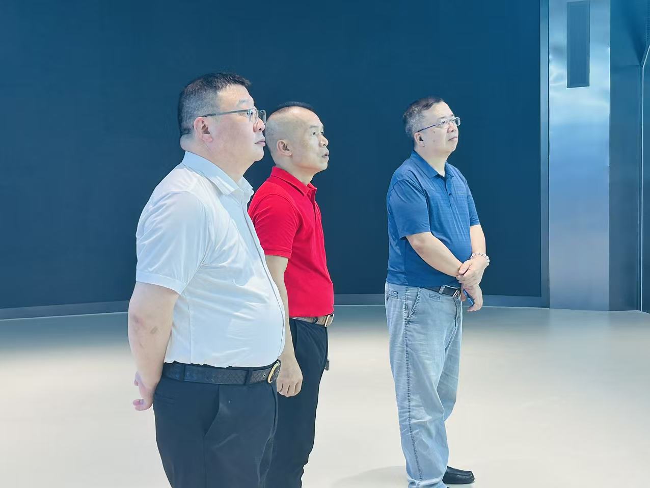 广东包协走访鸿铭 - 参观考察现场 - 数字切割机