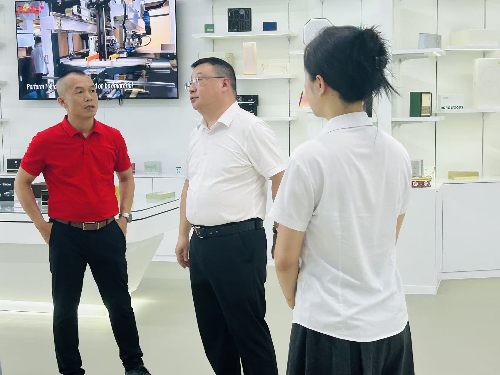 广东包协走访鸿铭 - 产品样品展示 - 数字切割机