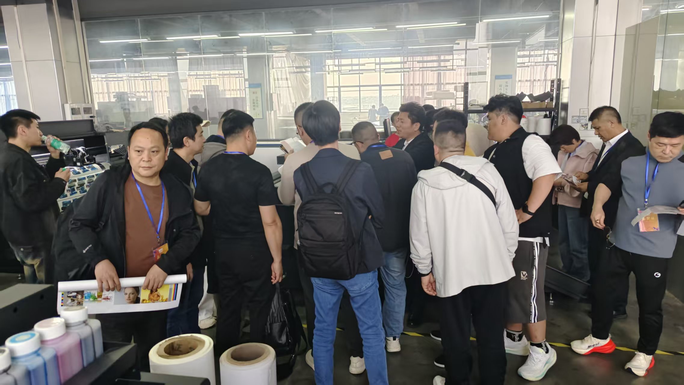 小批量包装定制体验活动佛山启幕：智启柔性生产解锁盈利新篇 - 数字切割机