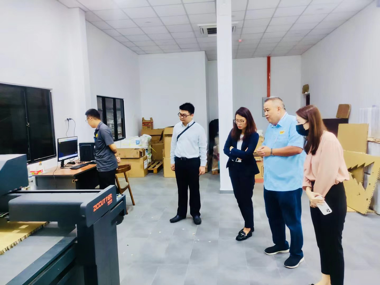 Malaysian Packaging Company Builds Honeycomb Board Commercial Display Flexible Production Line with Three ZCCUTTER Machines - Live Cutting Photo