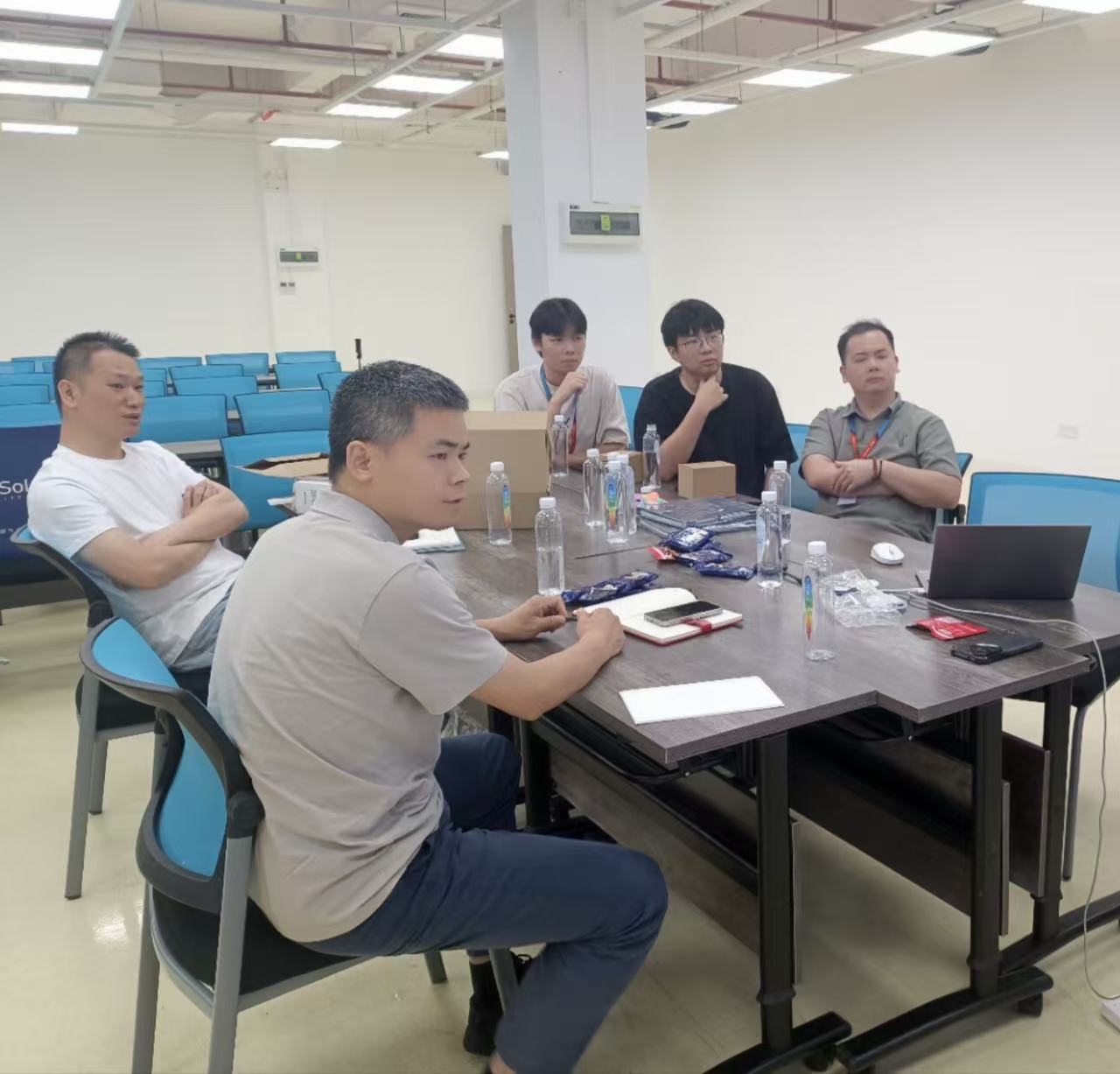 产教融合新标杆 臻彩 ZCRB1410 加工细节展示 - 数字切割机