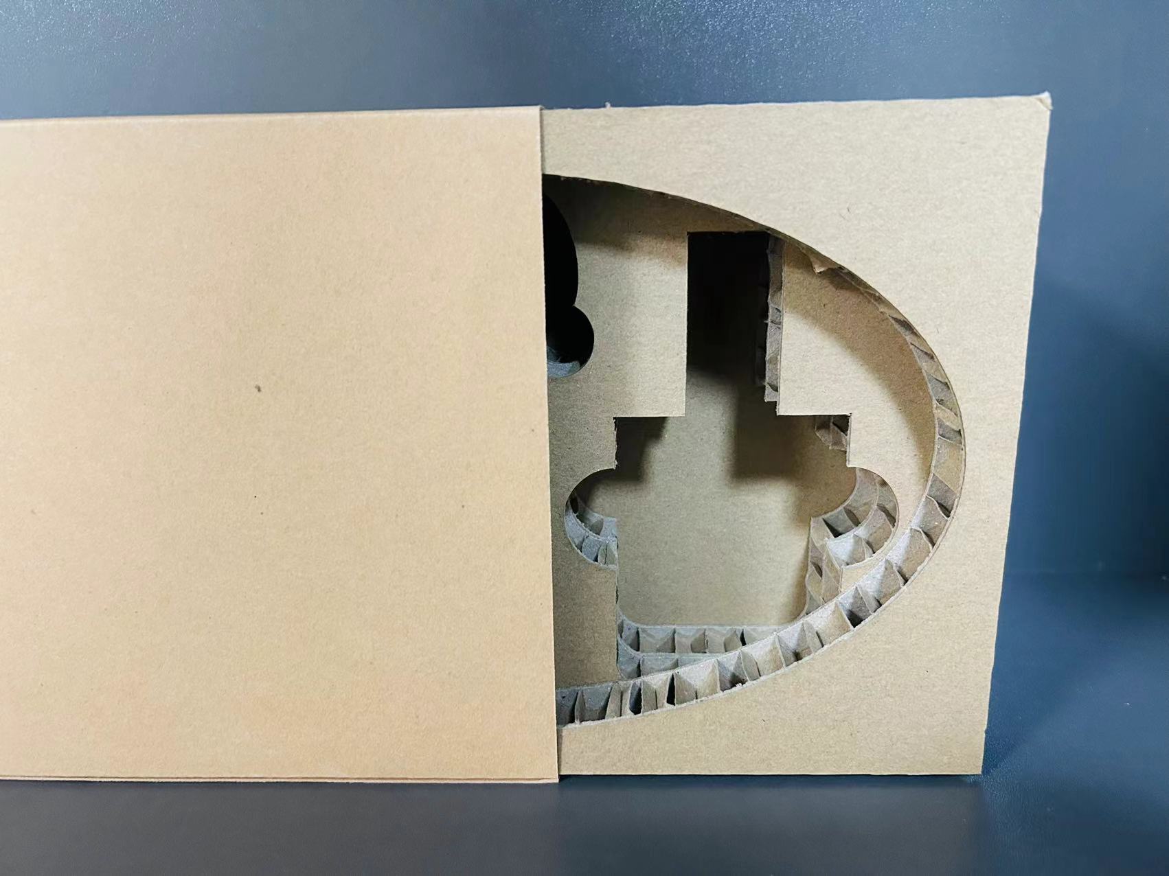 蜂窝纸板发展史揭秘 - 应用场景实拍，振动刀切割机高效加工 - 数字切割机