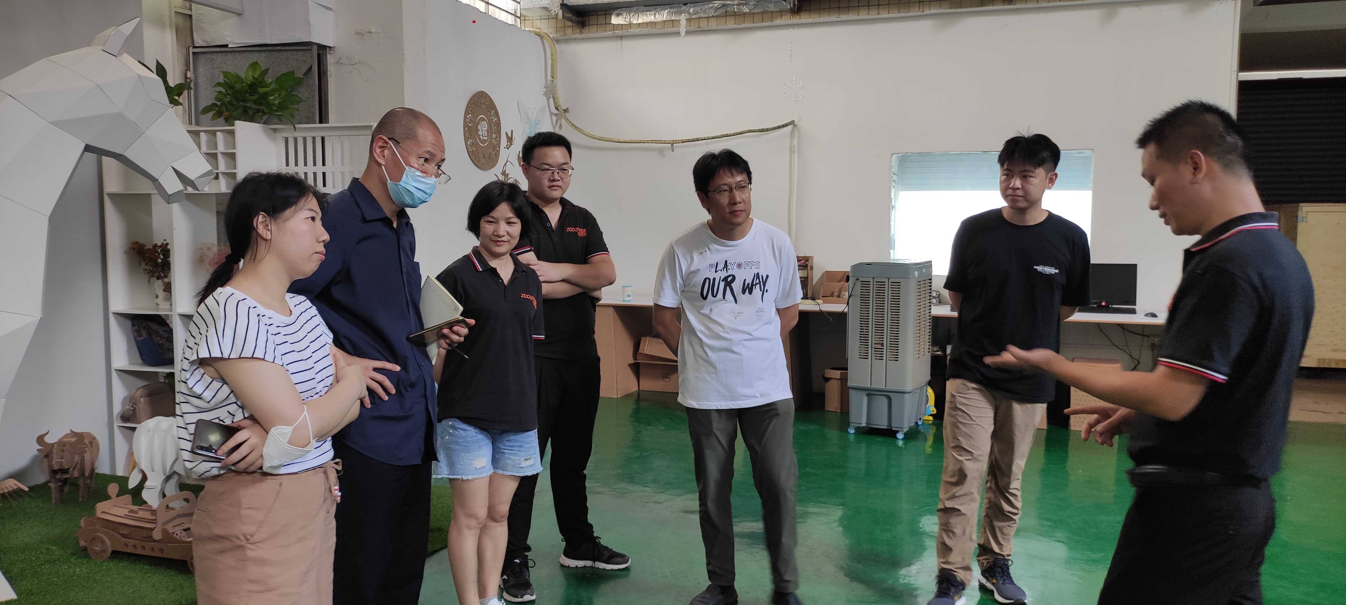小批量包装定制协同交付中央工厂产线 - 数字切割机