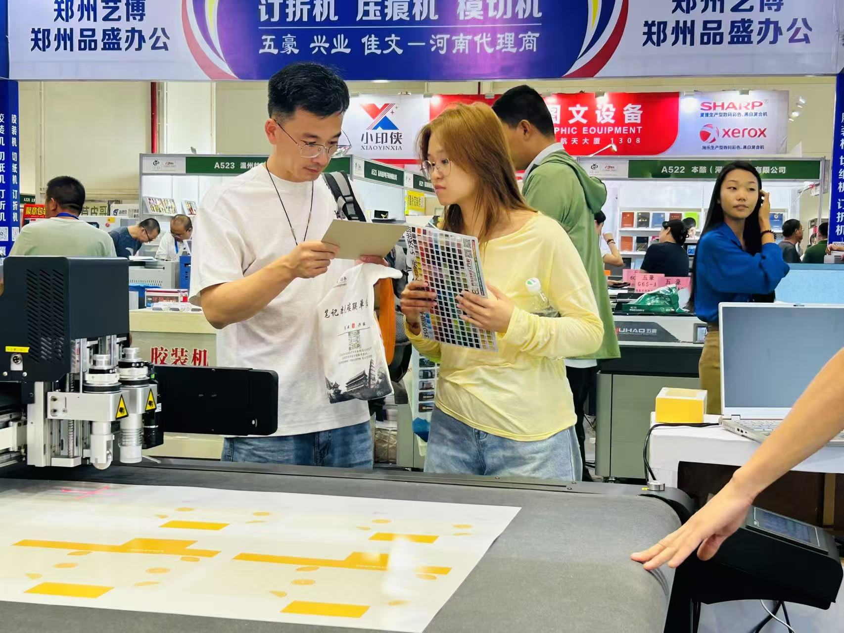 小批量包装定制郑州展风彩 - 应用场景实拍,振动刀切割机高效加工