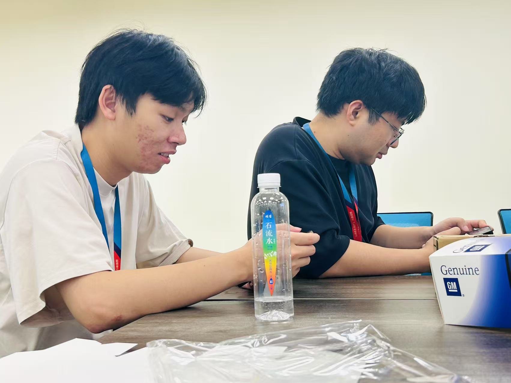 从一把“振动刀”到近百所院校的“智造钥匙” 臻彩科技如何用切割机撬动产教融合 - 技术参数展示