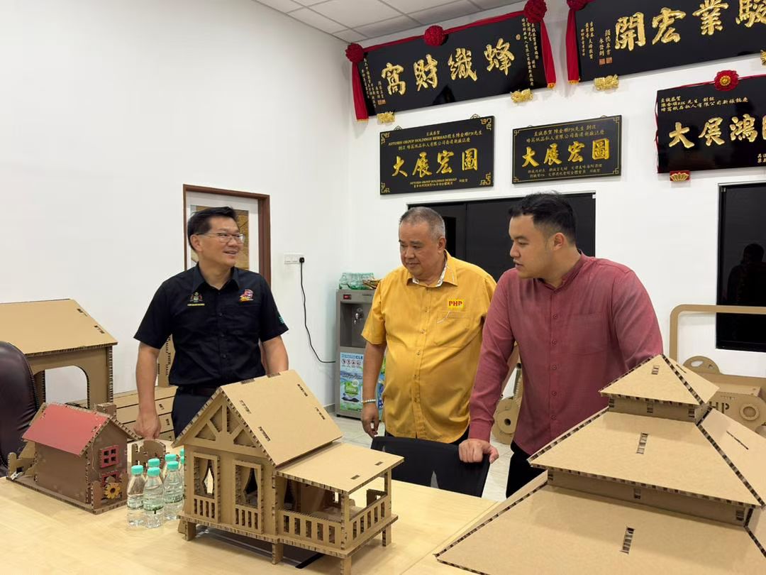 蜂窝纸板展示装置加工现场