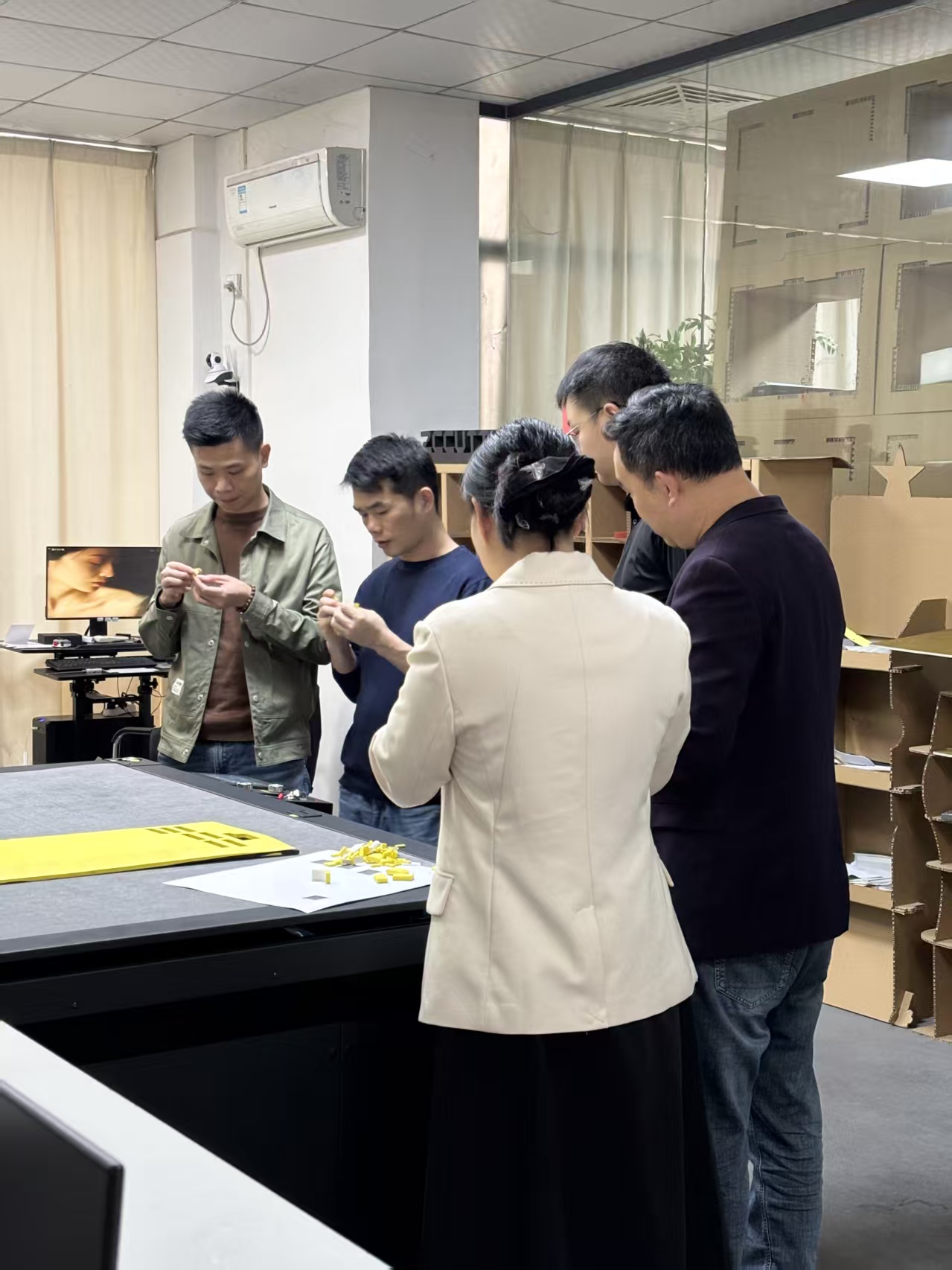 ZCCUTTER 振动刀切割机全球标杆 - 参观考察现场